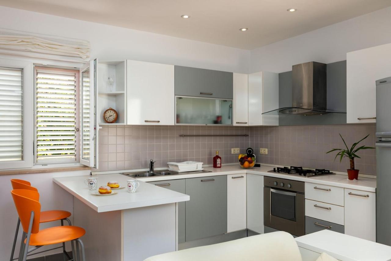 One-Bedroom Apartment Albis With Balcony And Parking In Rovinj Exterior foto
